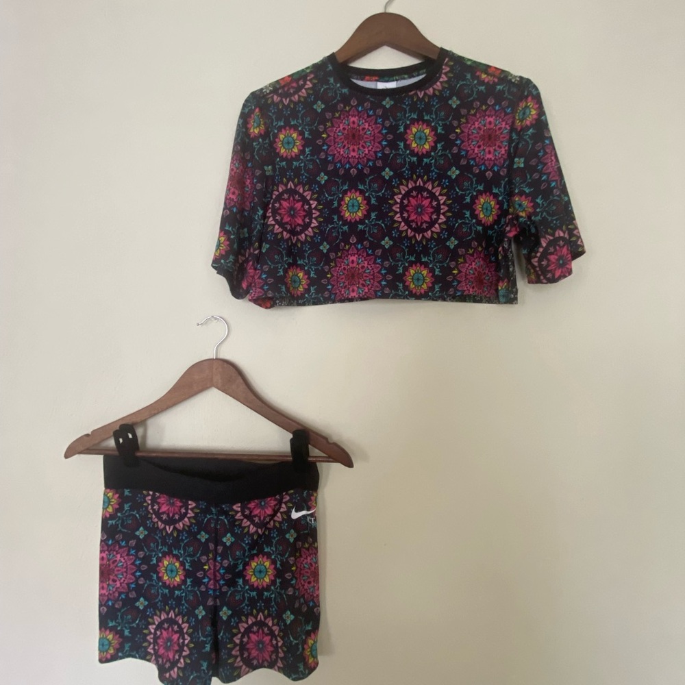 Nike Dri- Fit Bold & Bright Crop Top and Shorts Set Size S